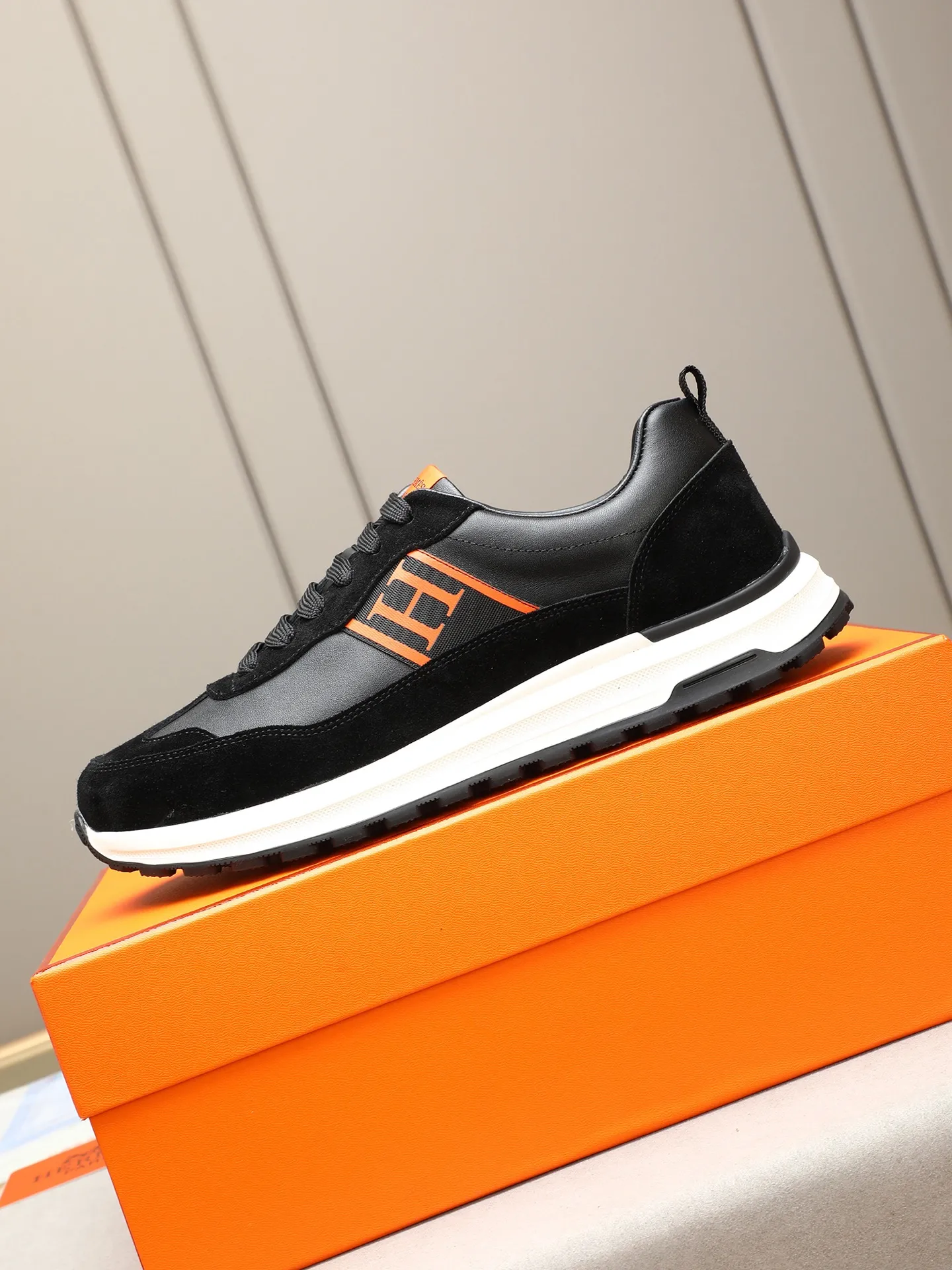 📛📛📛Men's shoes💰P420 (Hermes)🆕Men's color-blocked sneakers, with textured calfskin details. Spliced ​​with original cowhide, this shoe draws inspiration from the equestrian world, integrating technical details and practical functions. Breathable sheep lining, original combination outsole, high-end quality, and every detail is perfectly combined! Size: 38-44 (45 can be customized)